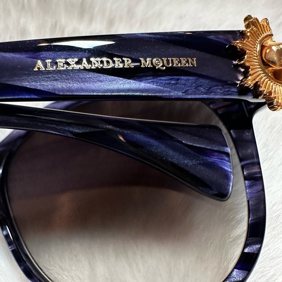 Alexander McQueen Stylish Blue sunglasses main image 9
